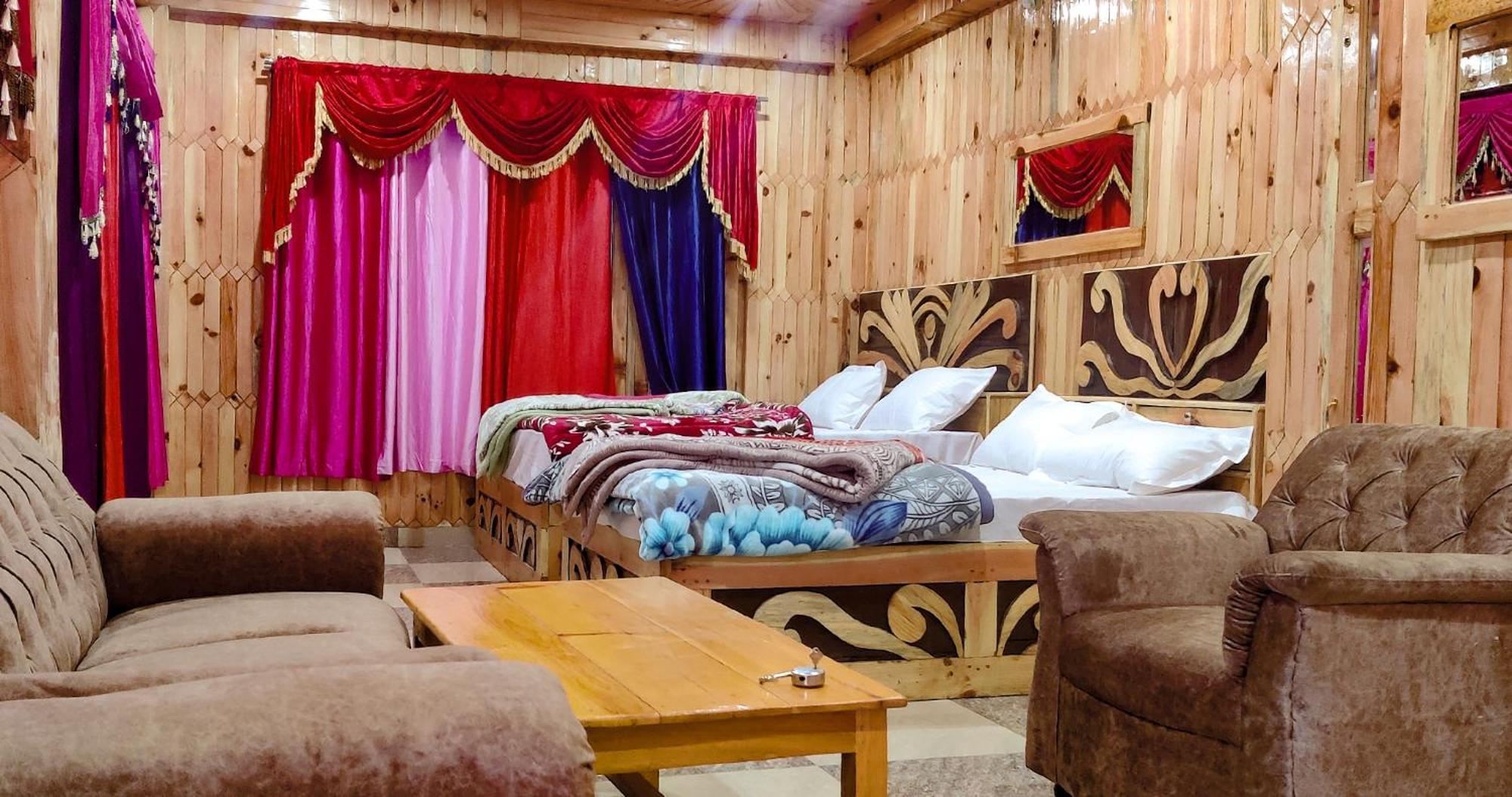 EyeSky, Tosh Otel Dış mekan fotoğraf