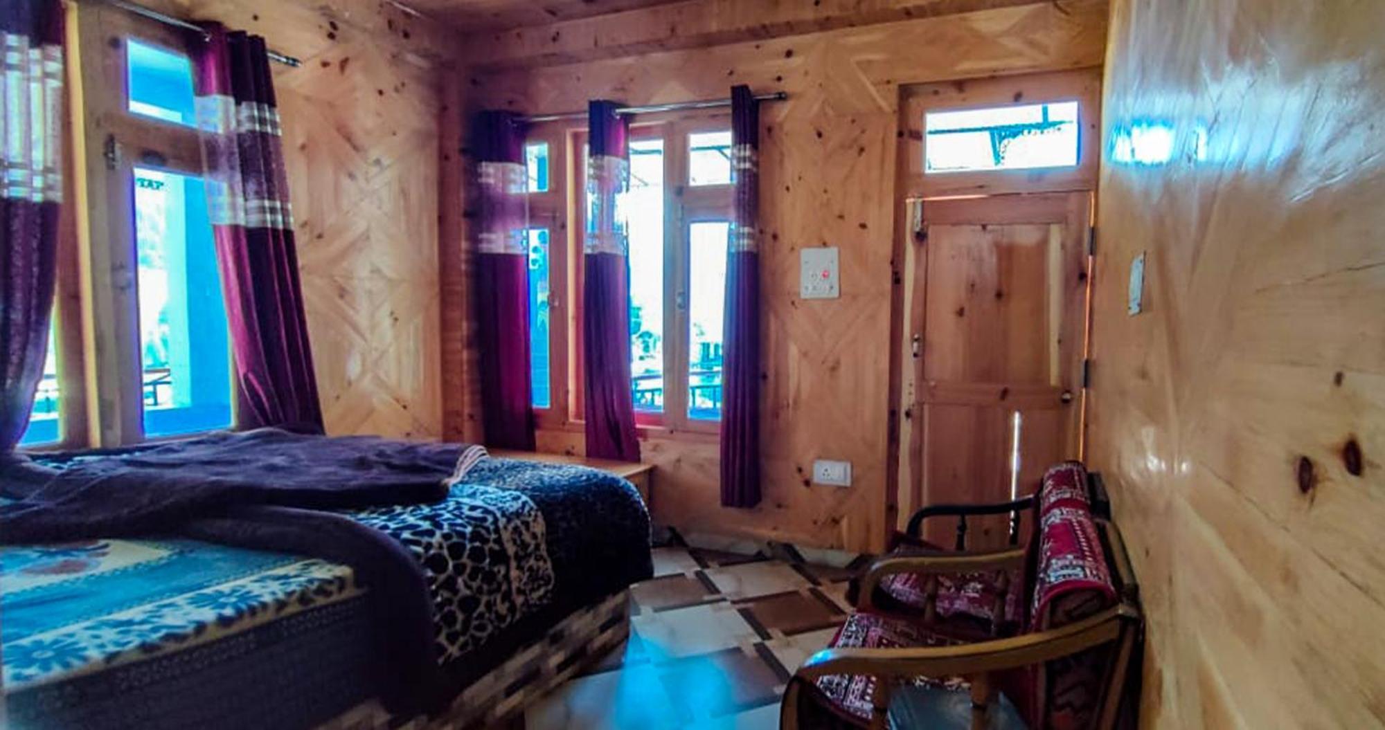 EyeSky, Tosh Otel Dış mekan fotoğraf
