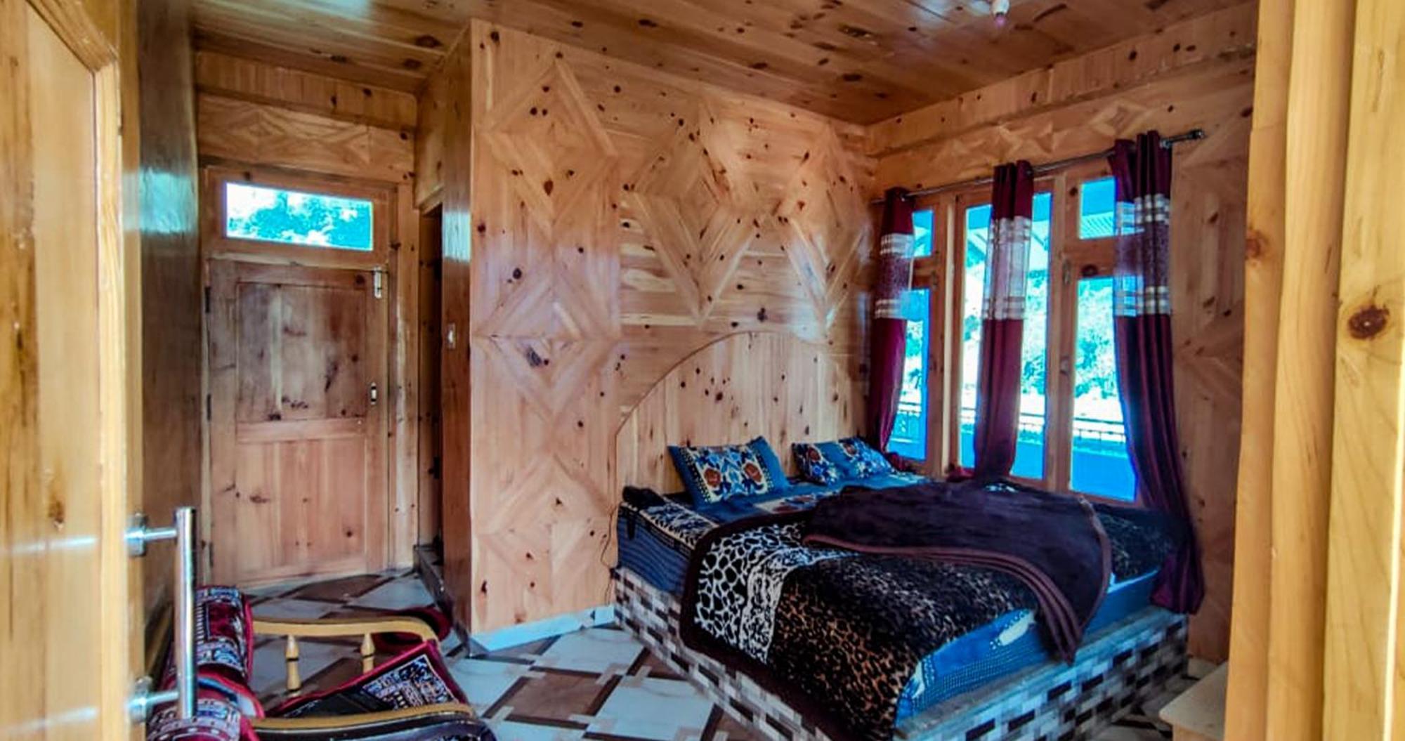 EyeSky, Tosh Otel Dış mekan fotoğraf