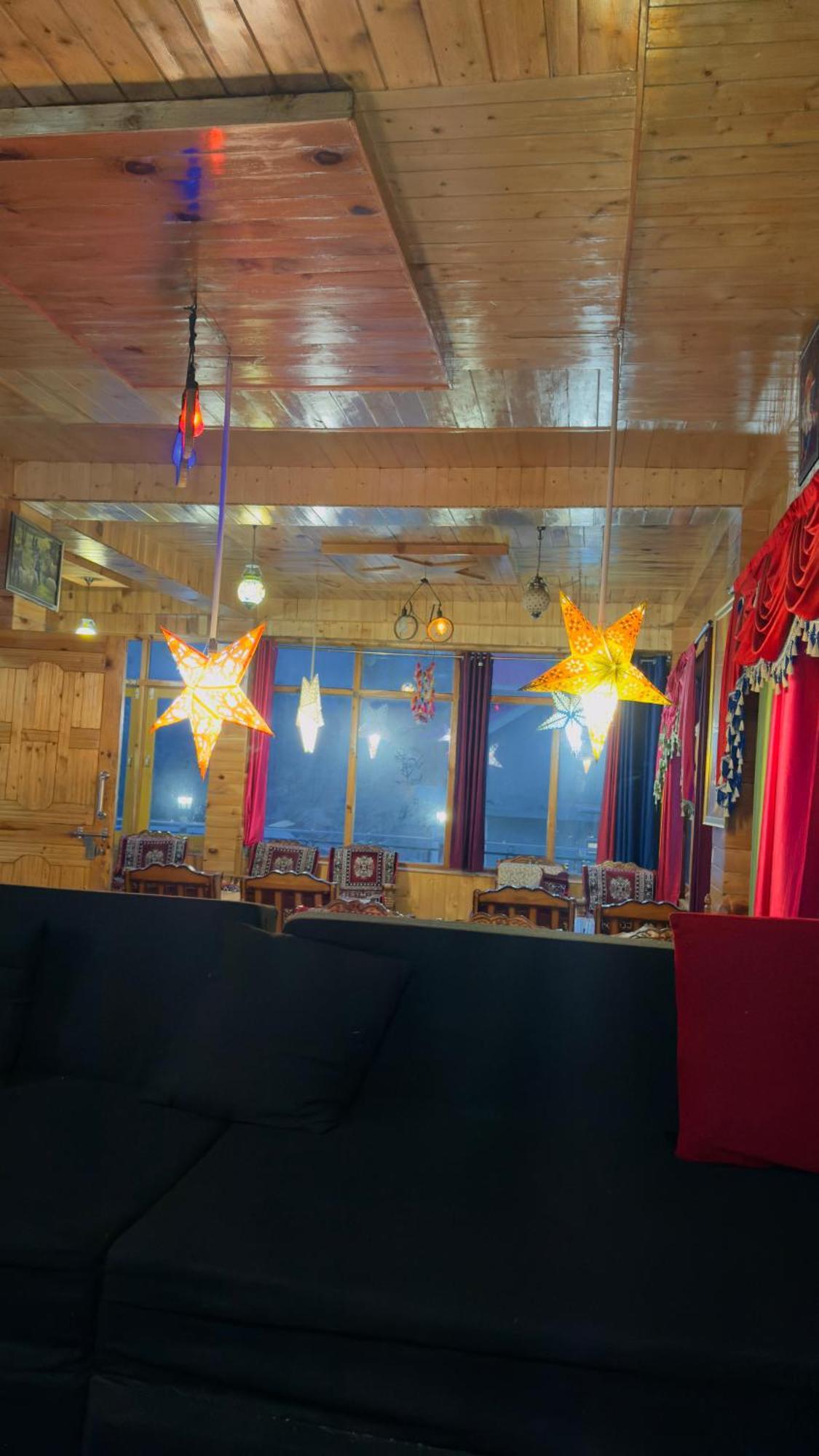 EyeSky, Tosh Otel Dış mekan fotoğraf