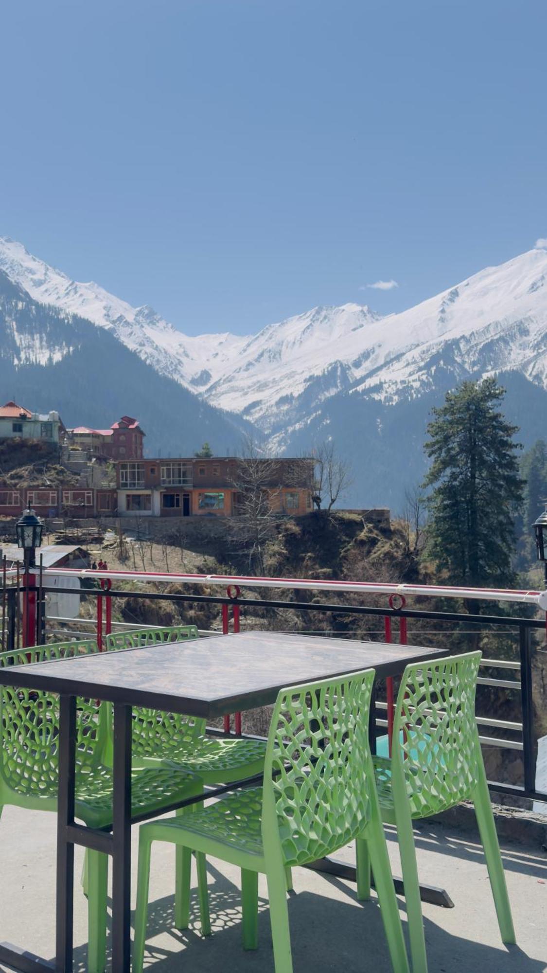 EyeSky, Tosh Otel Dış mekan fotoğraf
