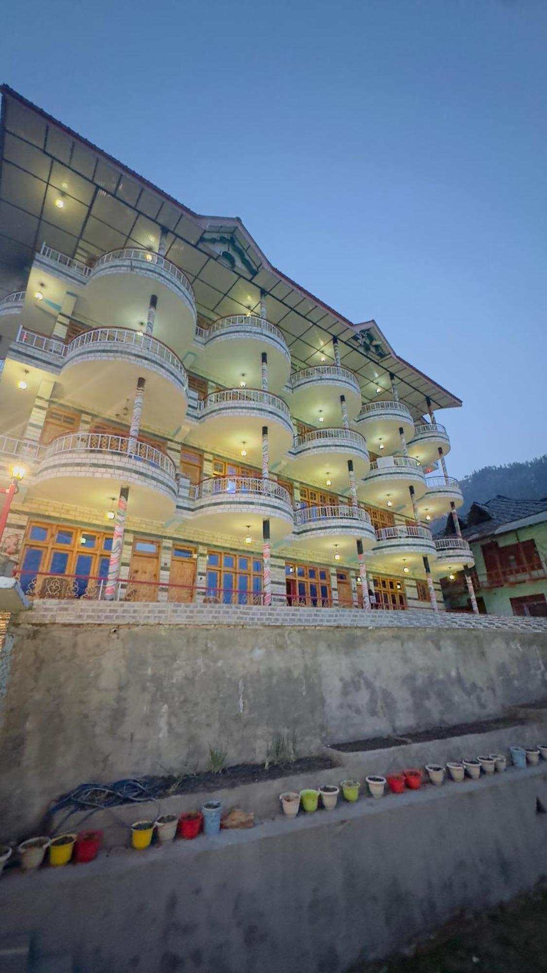 EyeSky, Tosh Otel Dış mekan fotoğraf