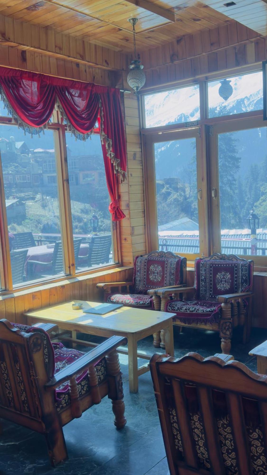 EyeSky, Tosh Otel Dış mekan fotoğraf