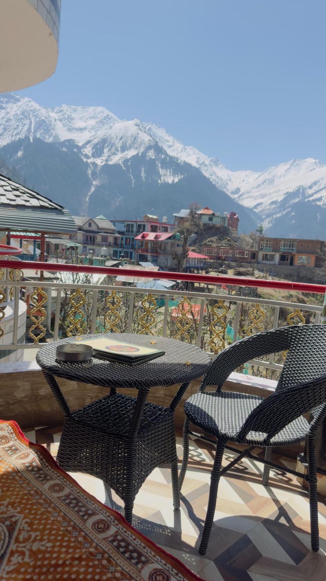 EyeSky, Tosh Otel Dış mekan fotoğraf