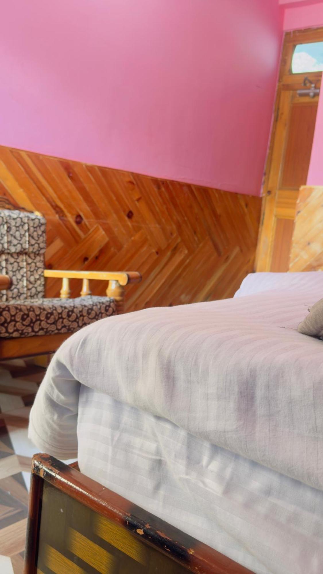 EyeSky, Tosh Otel Dış mekan fotoğraf