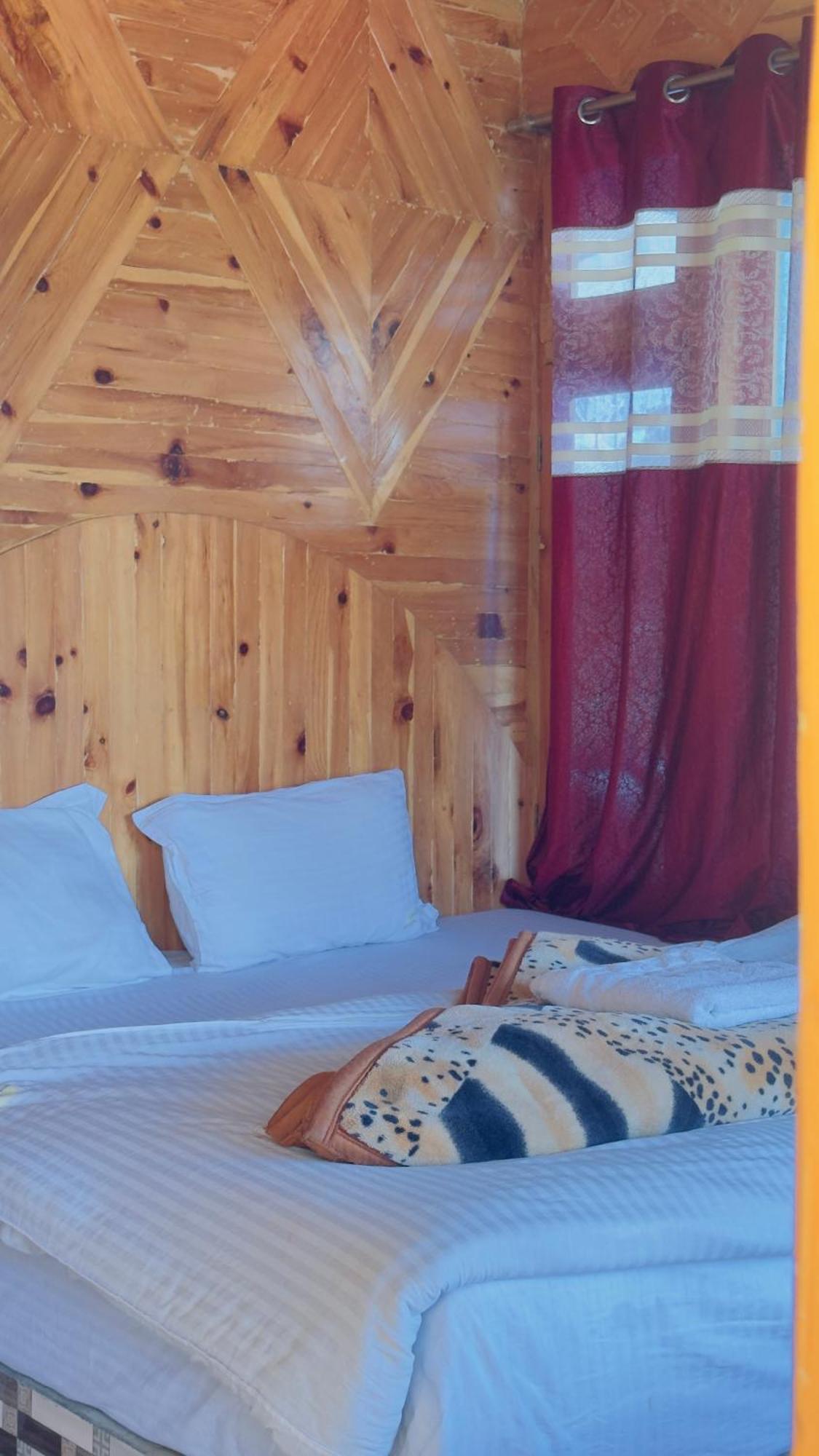 EyeSky, Tosh Otel Dış mekan fotoğraf