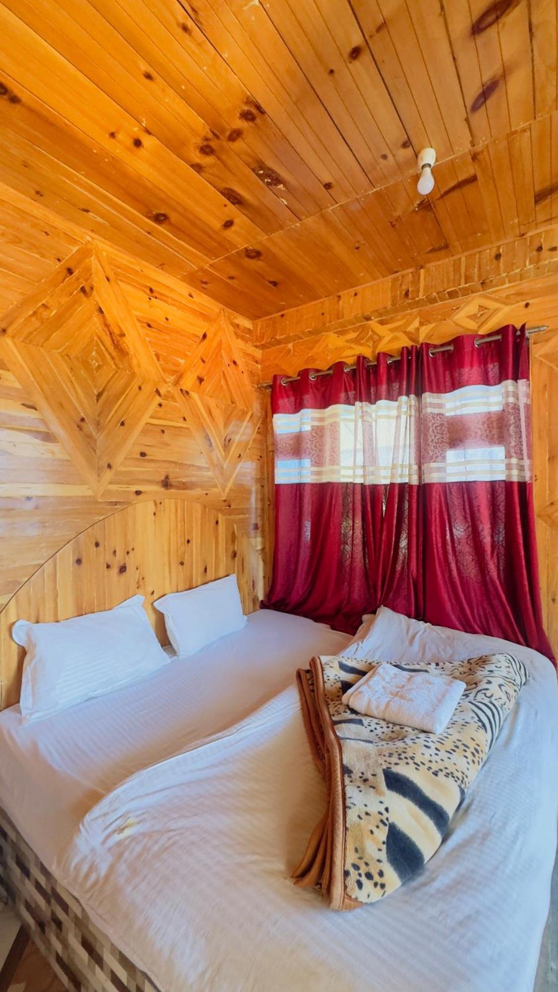 EyeSky, Tosh Otel Dış mekan fotoğraf