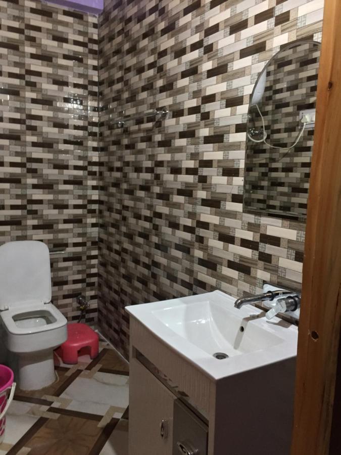 EyeSky, Tosh Otel Dış mekan fotoğraf